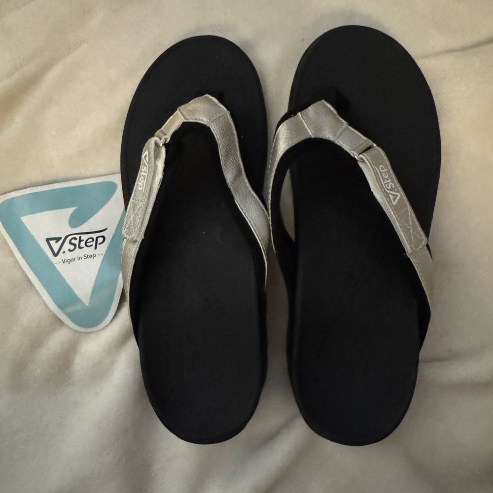 Women's Black and Silver Sandals size 8.5 NWT
